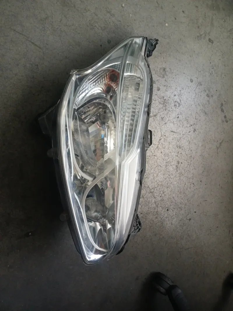 Optica Delantera Derecha Peugeot 208 | Ref. 9841642180