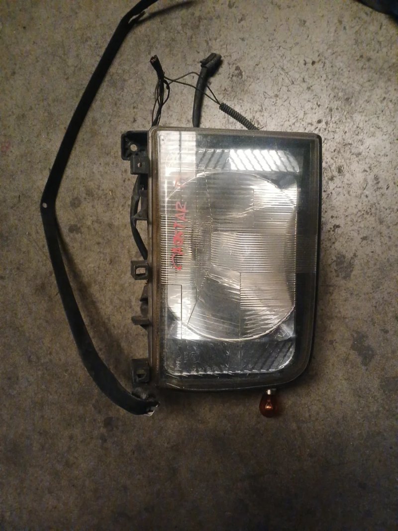 Faro Derecho Nissan Cabstar - Imagen 3