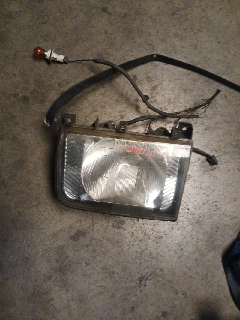 Faro Derecho Nissan Cabstar - Imagen 4