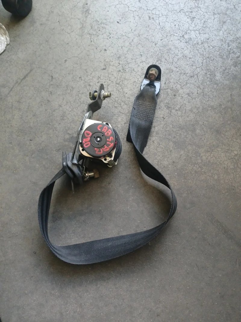 Cinturón derecho Nissan Cabstar 2001 | Ref. 5425281