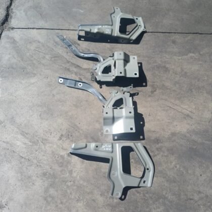 Bisagras y Soportes Capó Nissan Interstar