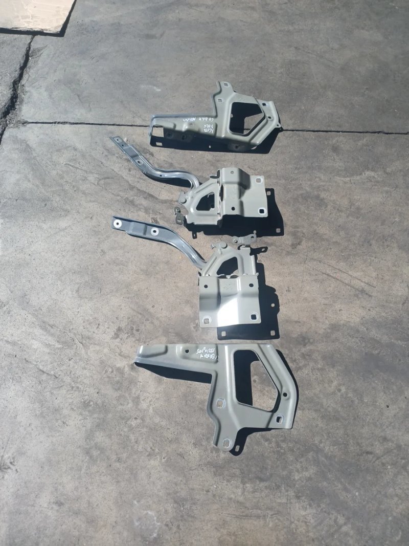 Bisagras y Soportes Capó Nissan Interstar