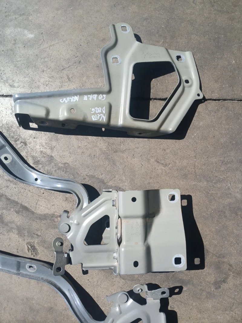 Bisagras y Soportes Capó Nissan Interstar - Imagen 4