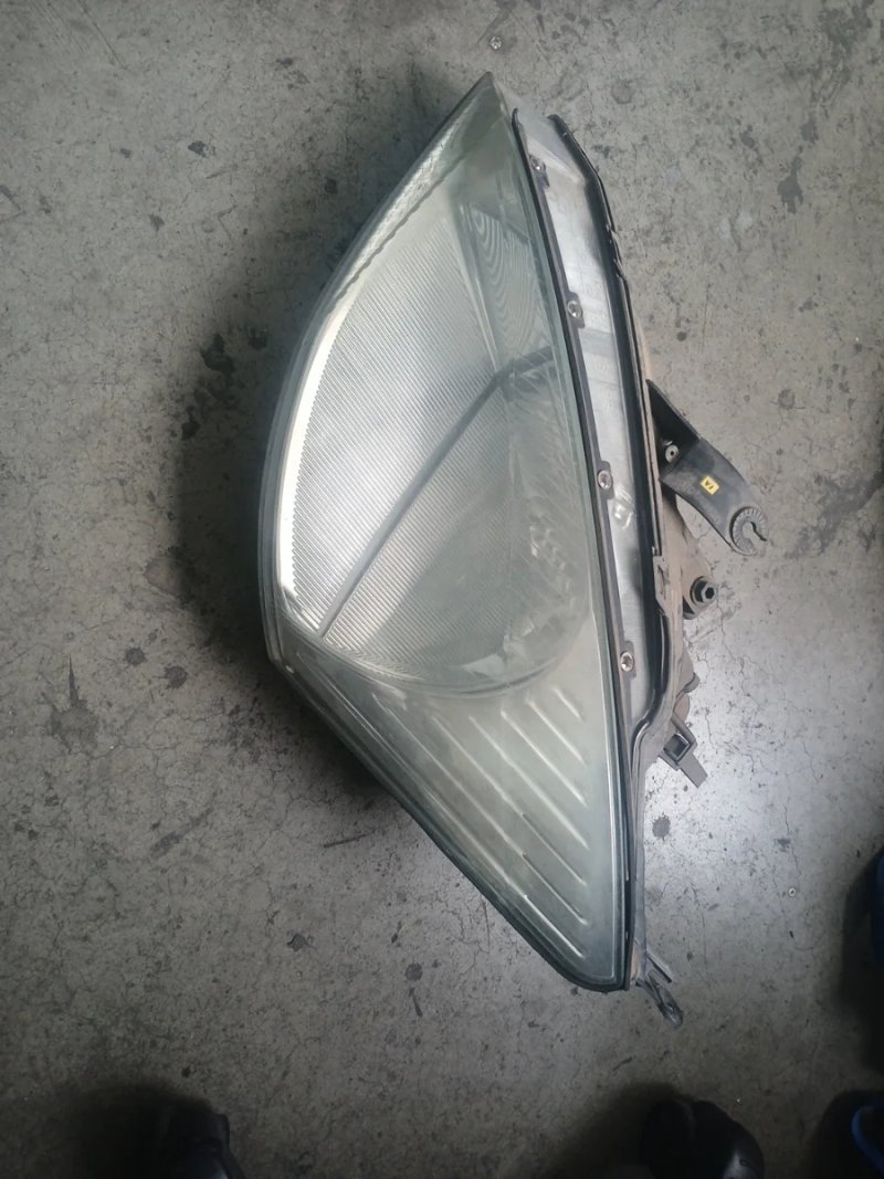 Faro Izquierdo Ford Focus 2003