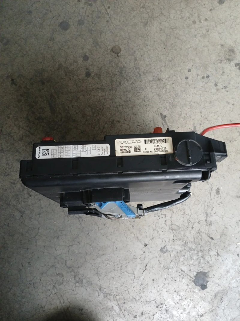 Caja fusibles Volvo V70 XC70 S80 | Ref. 30732769 - Imagen 2