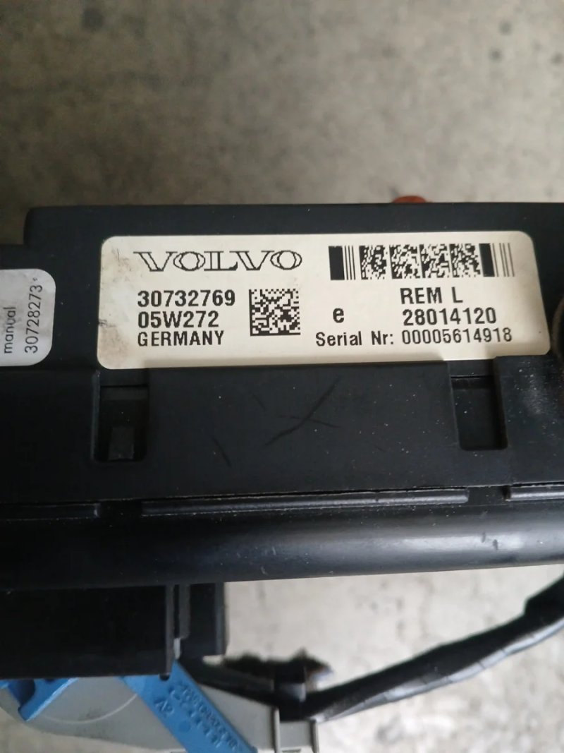 Caja fusibles Volvo V70 XC70 S80 | Ref. 30732769 - Imagen 3