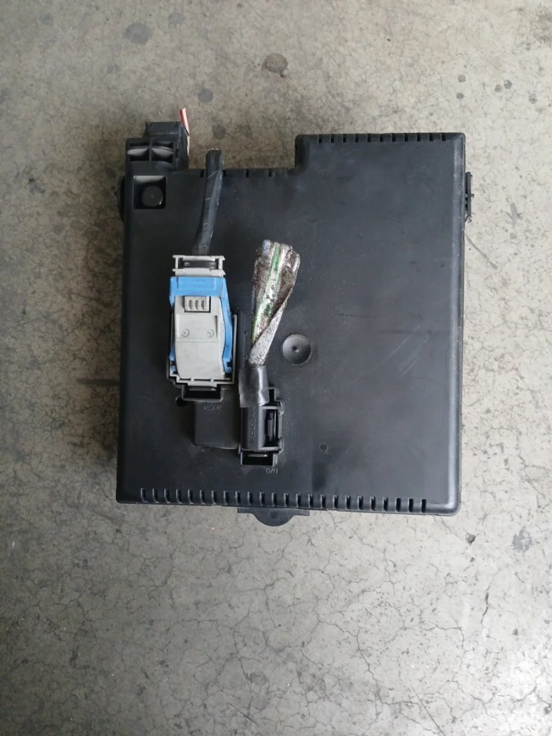 Caja fusibles Volvo V70 XC70 S80 | Ref. 30732769 - Imagen 4