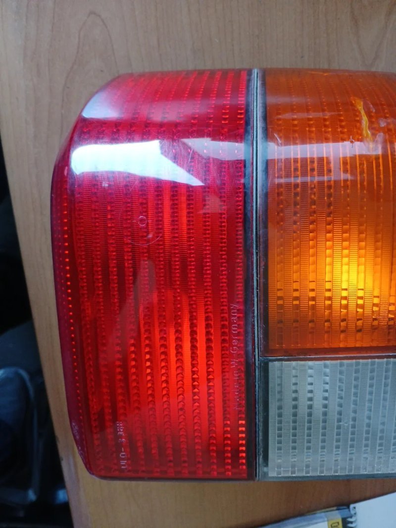 Piloto Trasero derecho Volkswagen T4 - Imagen 3