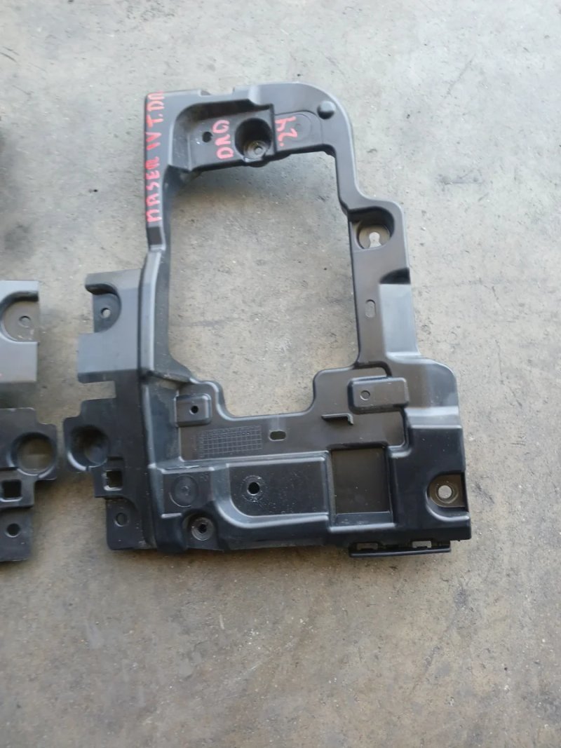 Sujeción Parachoques Trasero Renault Master IV - Imagen 3