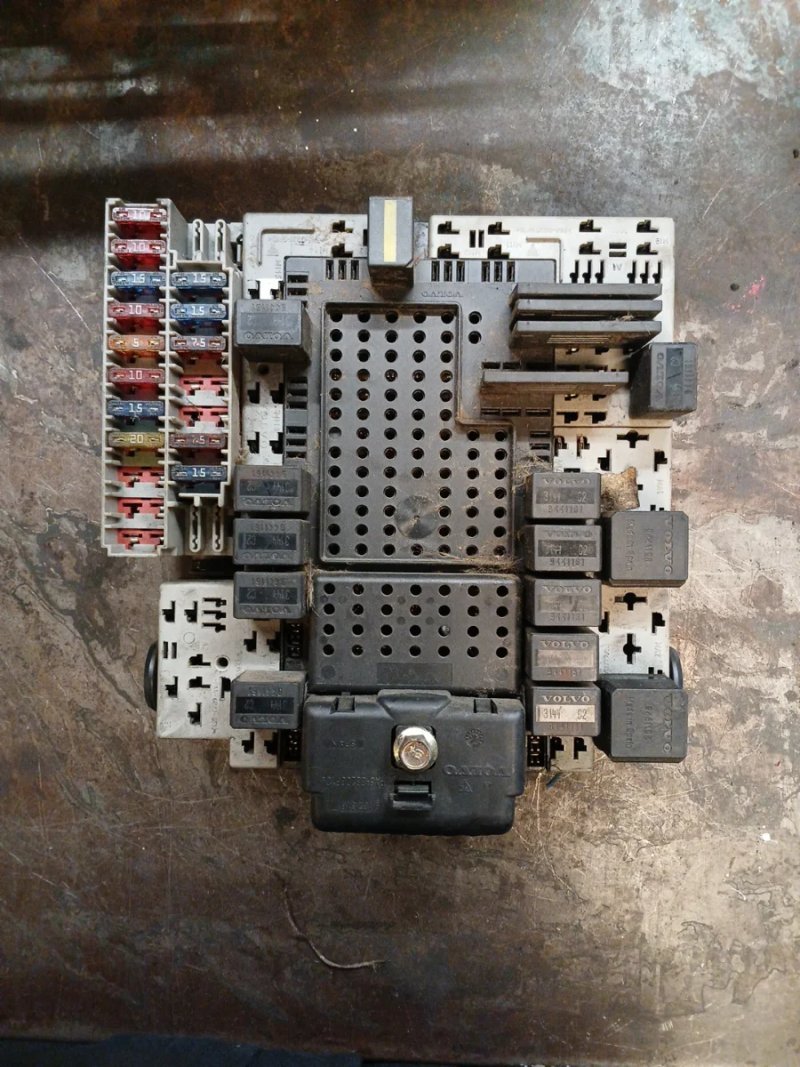 Caja fusibles Volvo S60 Berlina | Ref. 8622520 - Imagen 2