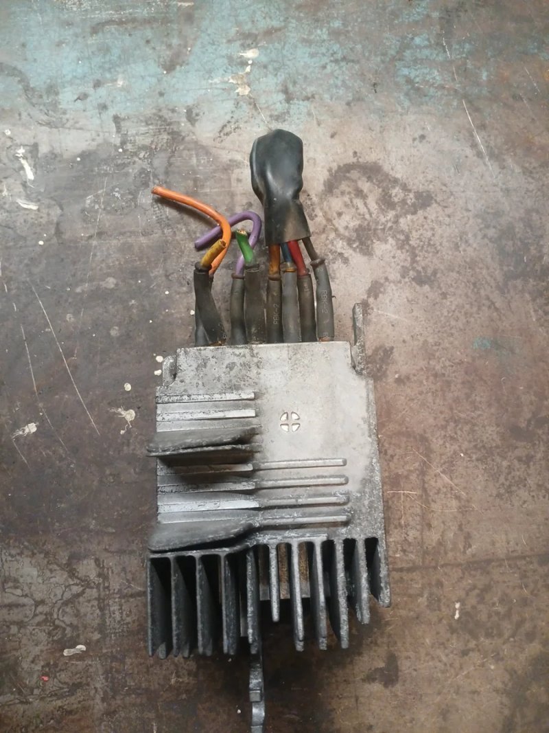 Controlador Ventilador Seat Exeo 2.0 TDI 8E959501 - Imagen 3