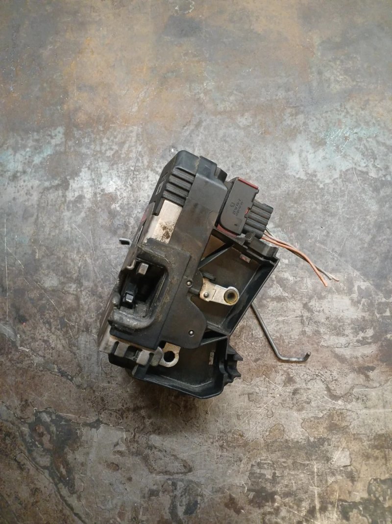 Cerradura Maletero Portón Renault Trafic | Ref. 91166224 - Imagen 3