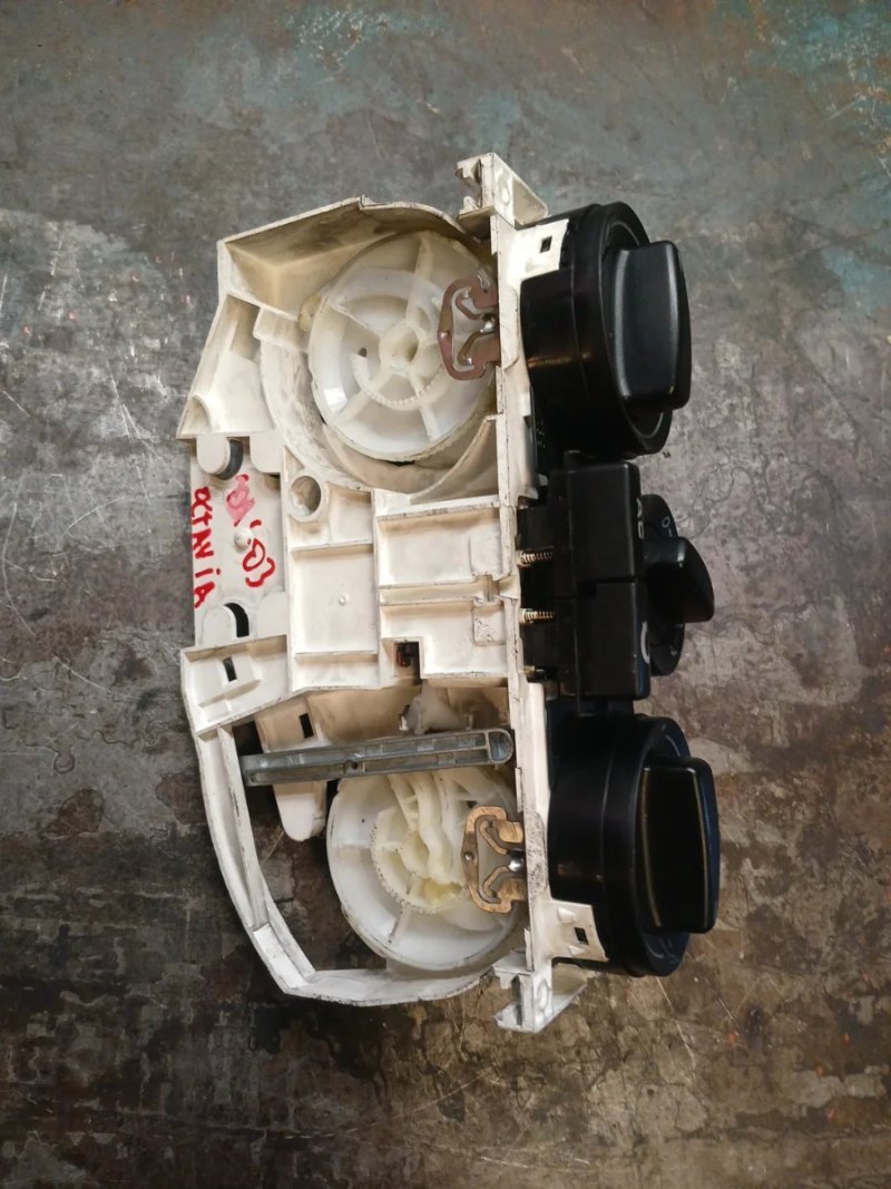 Mando Control Ventilacion Skoda Octavia | Ref. 1J0820045E - Imagen 2