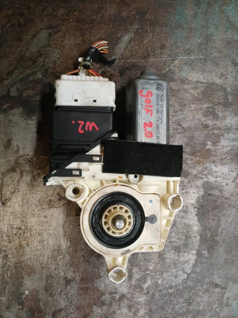 Motor elevalunas trasero derecho touran 2.0 TDI | Ref. 1k0959704
