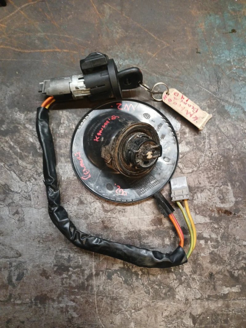 Tapa exterior combustible Renault Kangoo 2003 | Ref. 7700315330