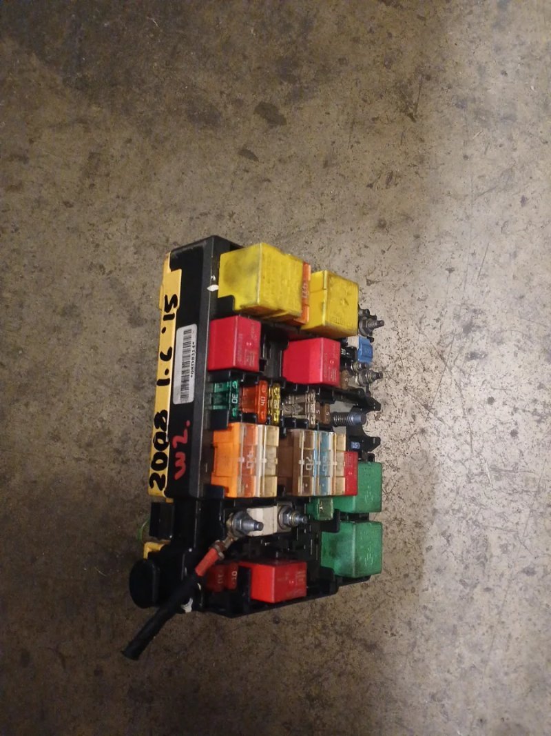 Caja Fusibles Renault Kangoo 1.3 G | Ref. 9804848580 - Imagen 2