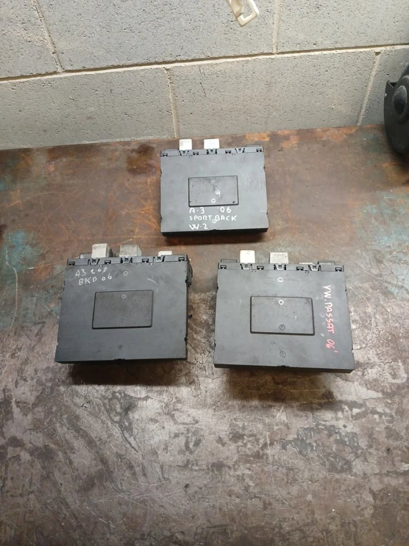 Caja de relés Audi A3/VW Passat 2006 | Ref. 3C0937049E