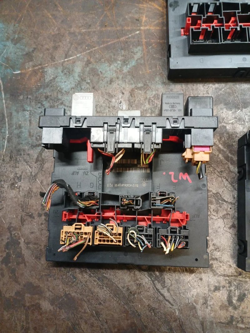 Caja de relés Audi A3/VW Passat 2006 | Ref. 3C0937049E - Imagen 4