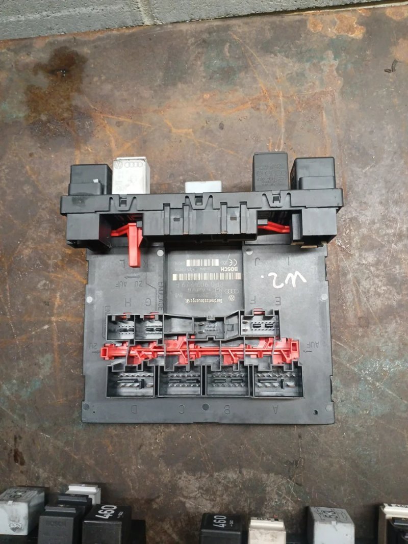 Caja de relés Audi A3/VW Passat 2006 | Ref. 3C0937049E - Imagen 5