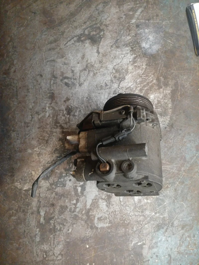 Compresor A/A Ford Fiesta VI TDCI - Imagen 2