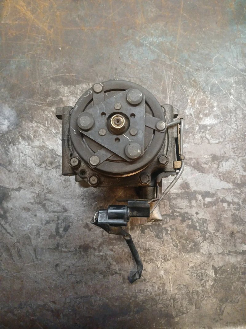 Compresor A/A Ford Fiesta VI TDCI - Imagen 3