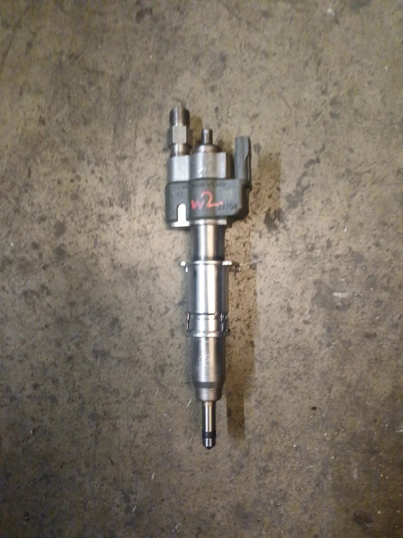 Inyector BMW E61 2.0 2007 - Imagen 2