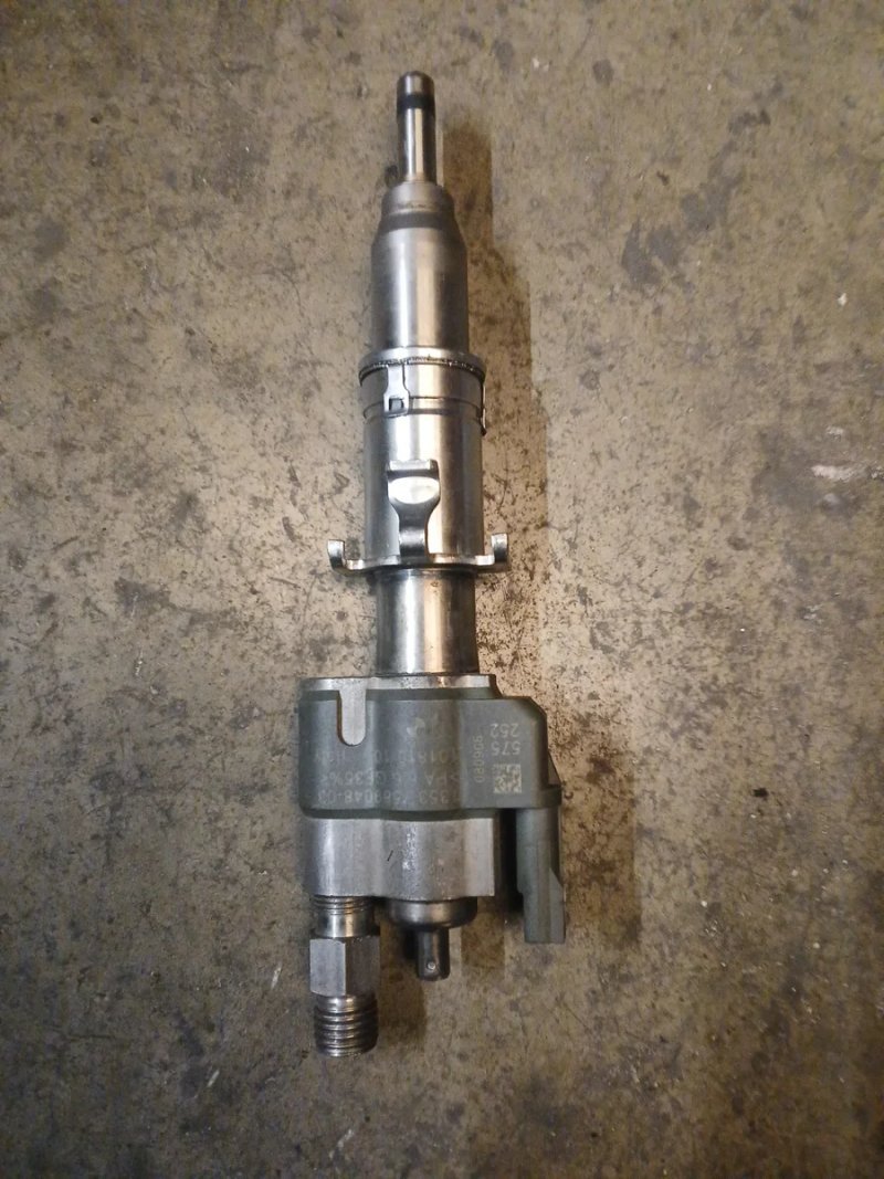 Inyector BMW E61 2.0 2007 - Imagen 4