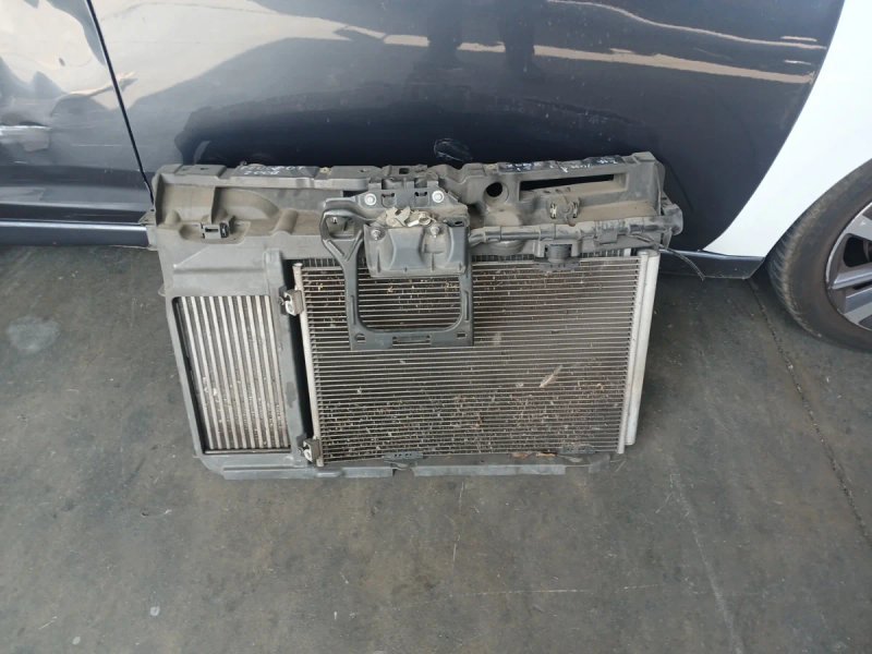 Soporte Radiadores Peugeot 2008 Completo | Ref. 9823718480