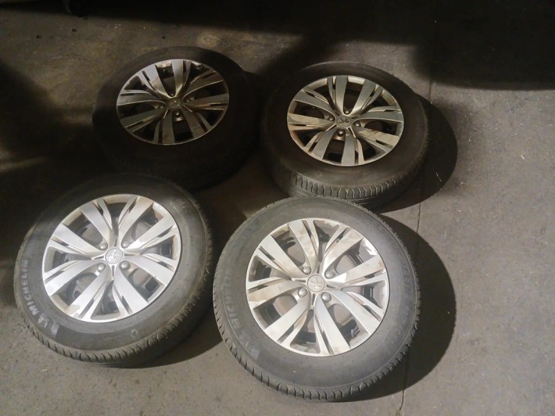 Llantas Peugeot 185/65 R 15 88T con Neumático