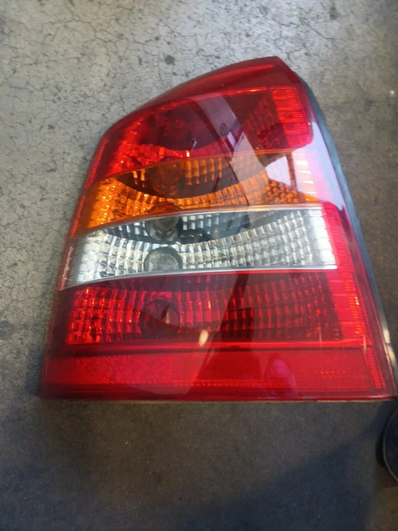 PILOTO TRASERO IZQ OPEL ASTRA 2003 - Imagen 2