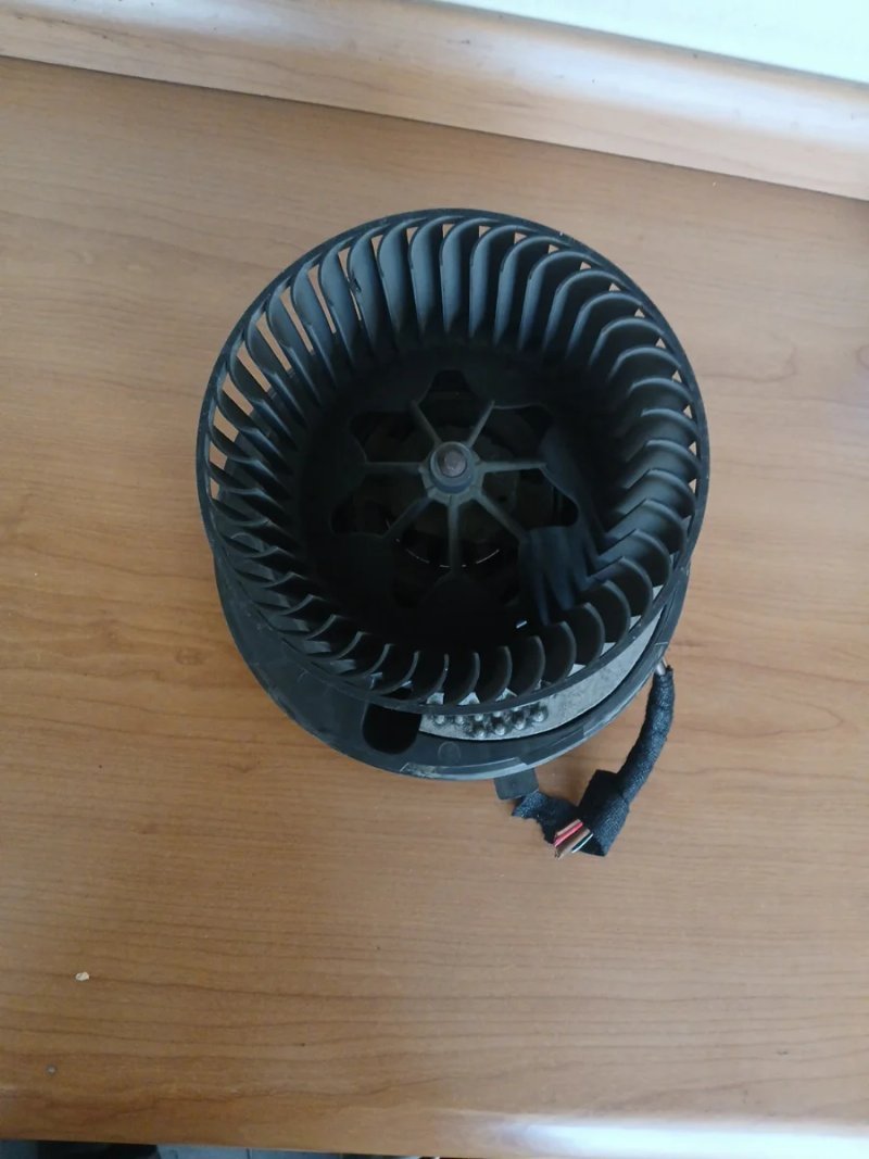 Motor calefacción Valeo F983228M Audi A3 VW Touran - Imagen 2