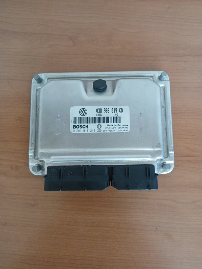 Centralita ECU VW Passat 1.9 TDI AJM Bosch