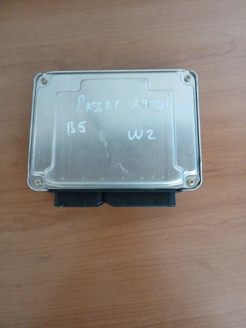 Centralita ECU VW Passat 1.9 TDI AJM Bosch - Imagen 2
