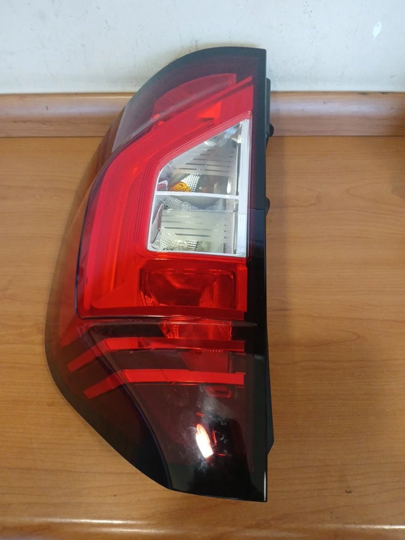 Piloto Trasero Derecho Nissan Towstar 2025 | Ref. 26550122