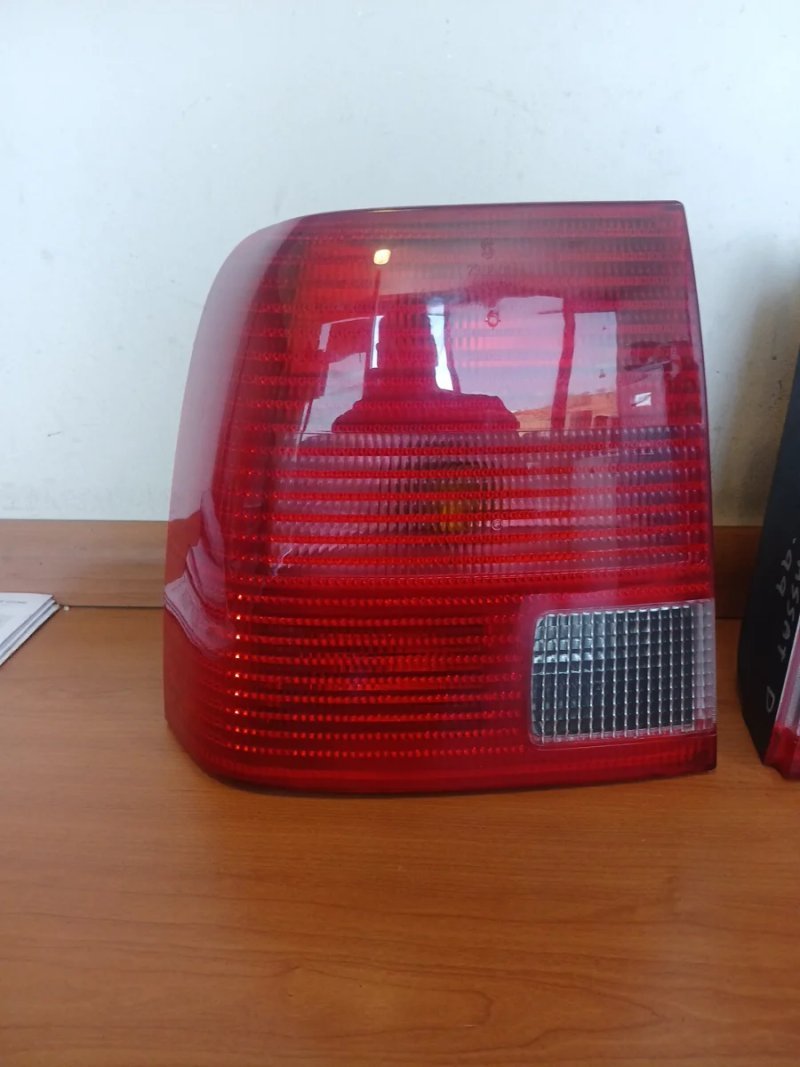 Pilotos Traseros VW Passat 1998 - Imagen 2