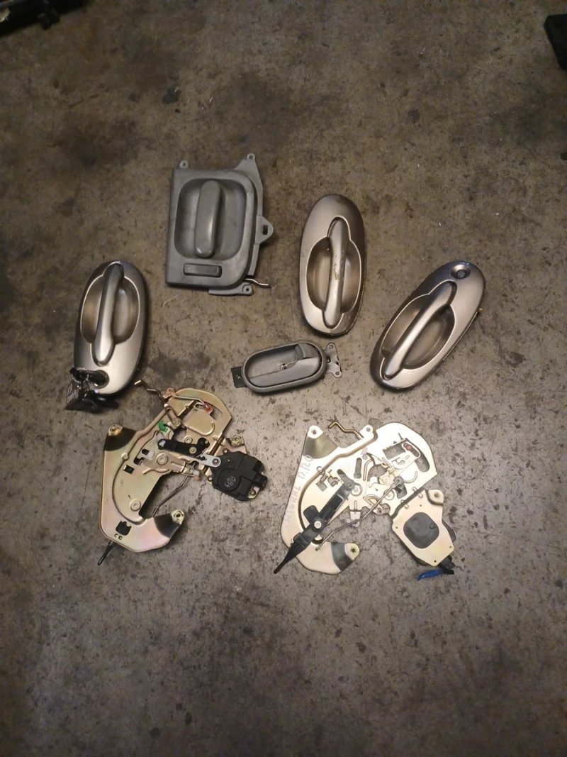 Manetas y cerraduras Kia Carnival 2005