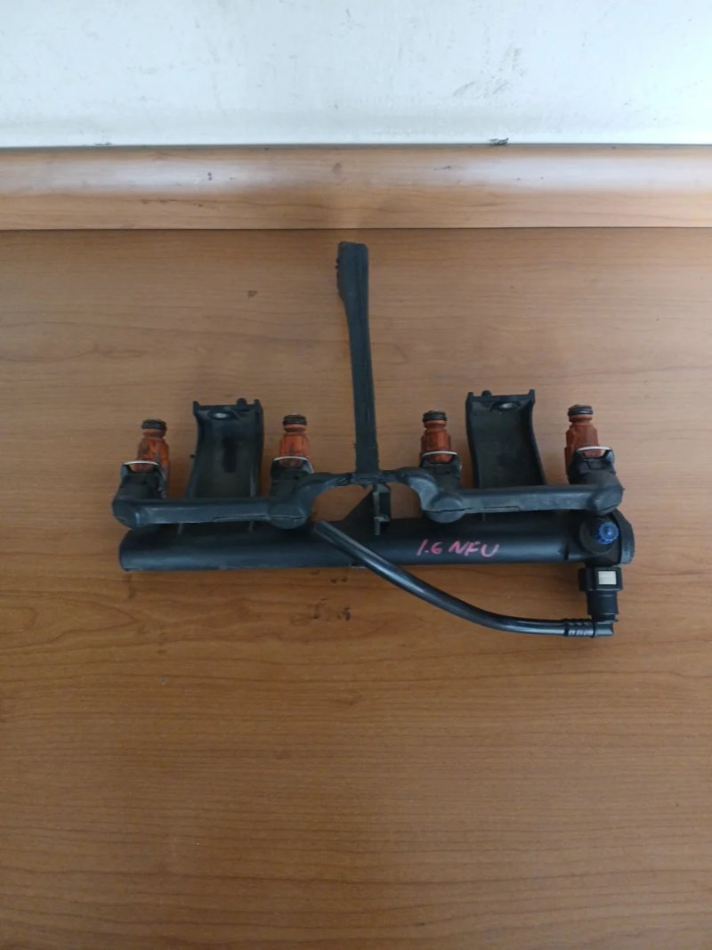 Rampa y Inyectores Peugeot 1.6 16v NFU | Ref. 9636520780