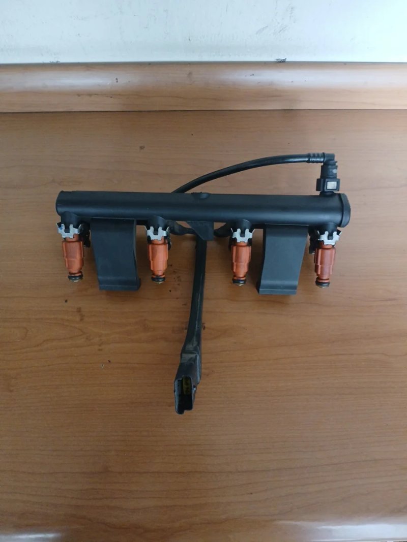 Rampa y Inyectores Peugeot 1.6 16v NFU | Ref. 9636520780 - Imagen 3