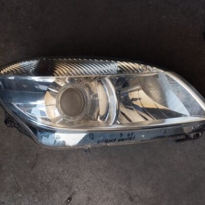 Faro delantero derecho Skoda Fabia 09