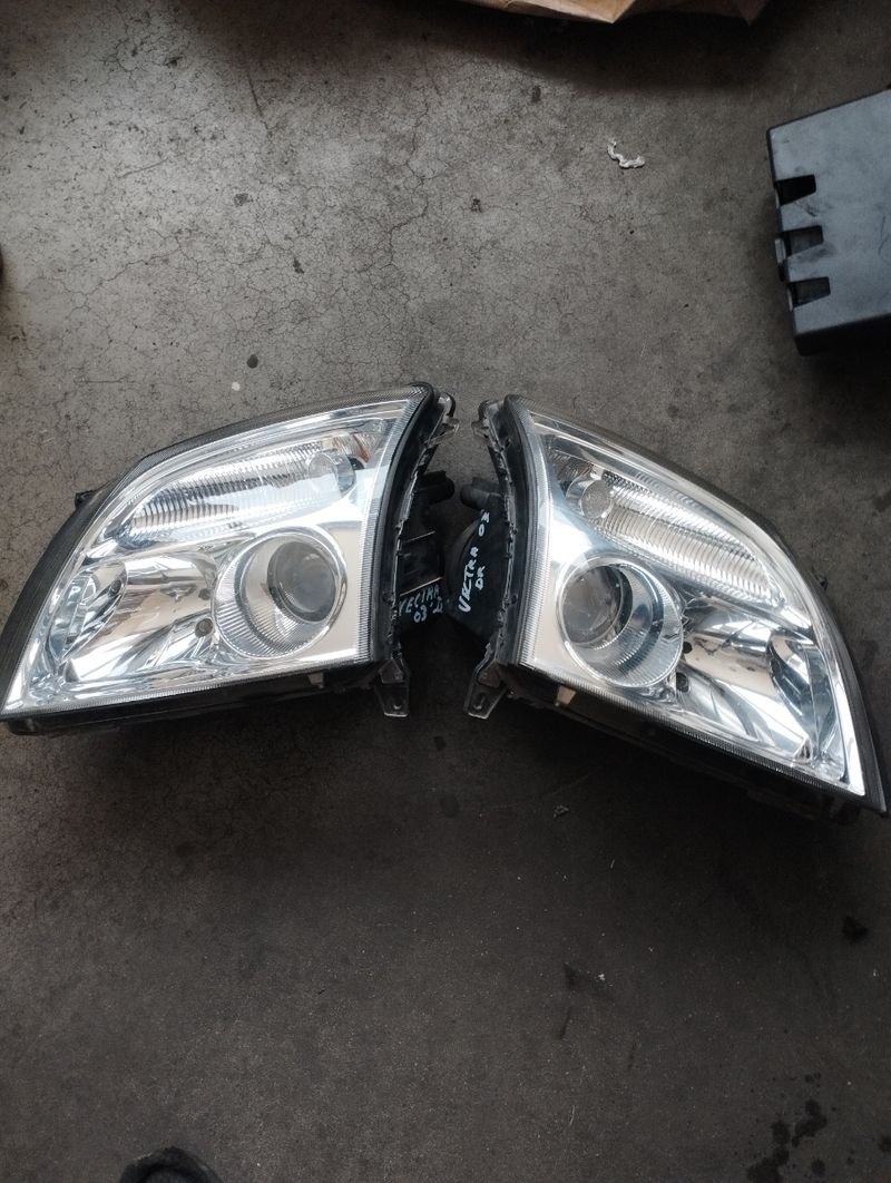 Pareja faros delanteros Opel Vectra 2003