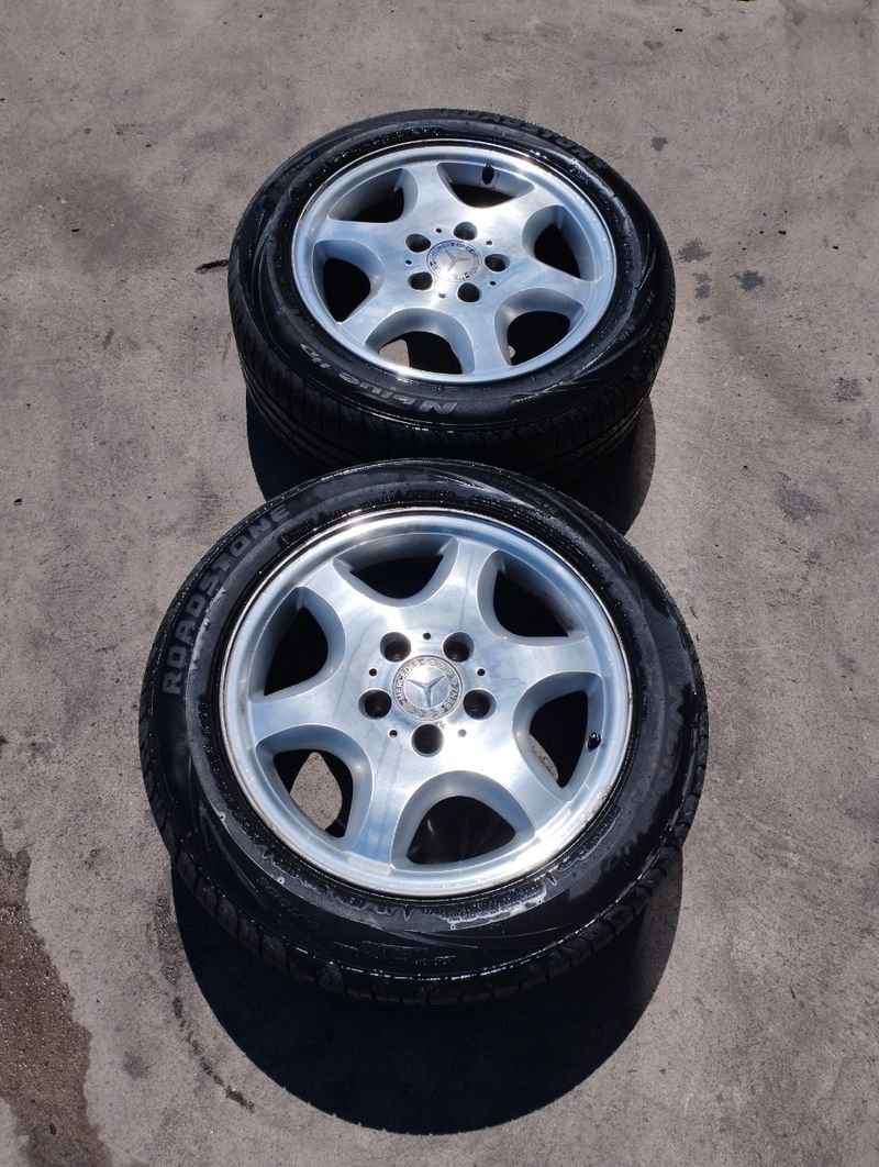 neumático con llanta mercedes SLK