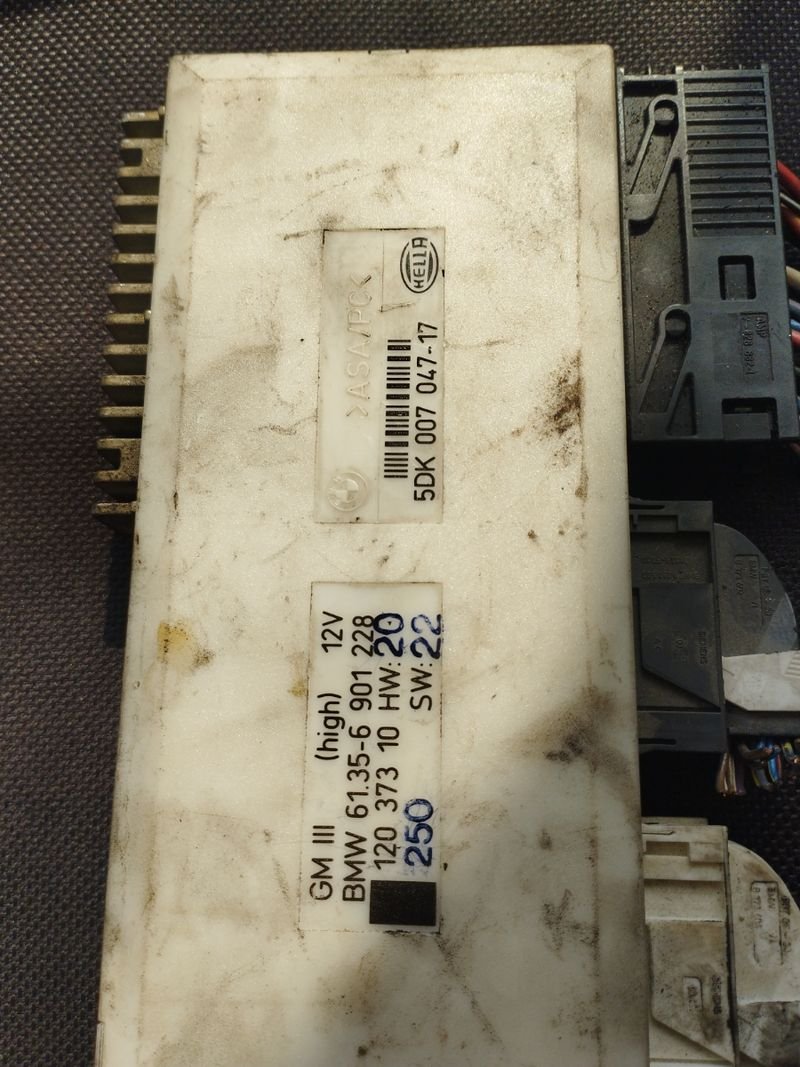 Caja fusibles centralita carrocería BMW E39 | Ref. 61356901228 - Imagen 3