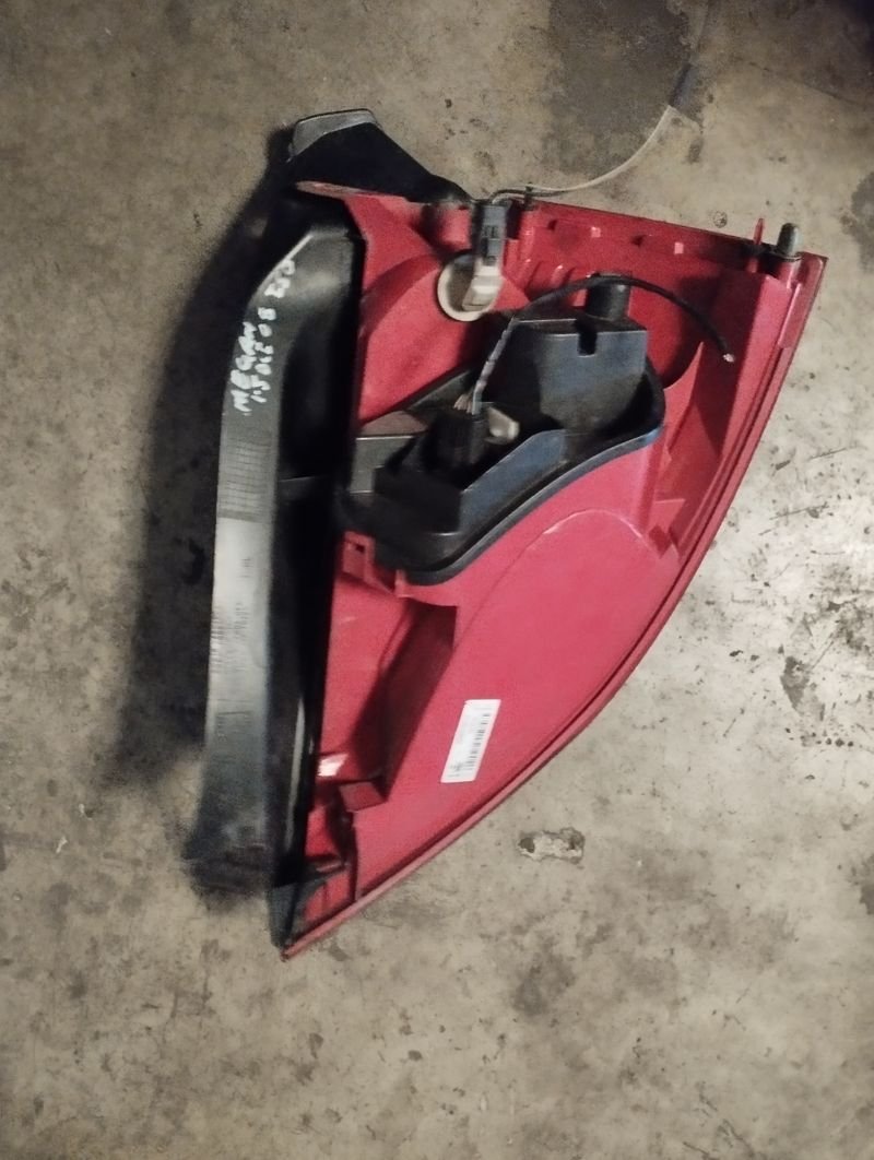 Faro trasero izquierdo Renault Megane 08 - Imagen 3