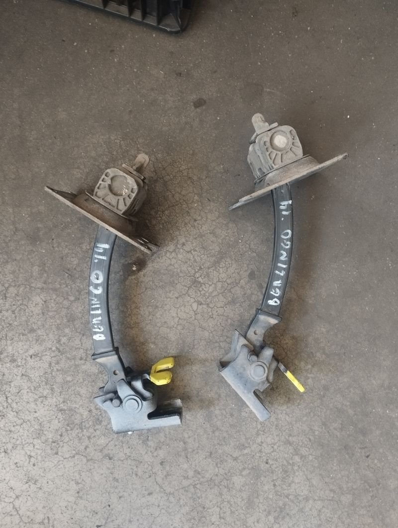 Bisagras traseras Citroen berlingo 2014