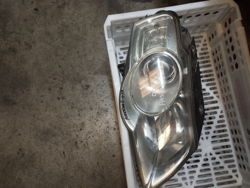 Faro delantero derecho VW Passat 05-10