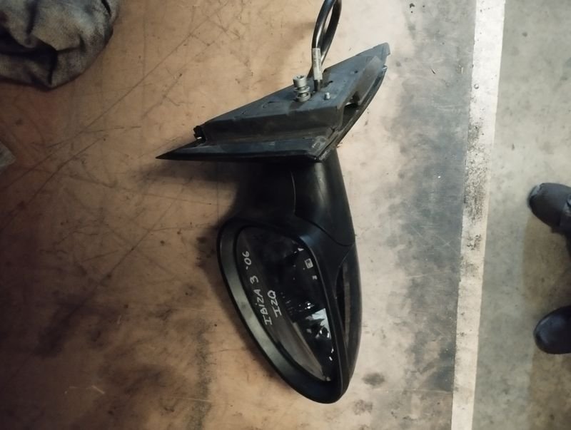 Retrovisor izquierdo Seat Ibiza año 2006