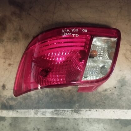 Piloto trasero derecho Kia rio sedan 08